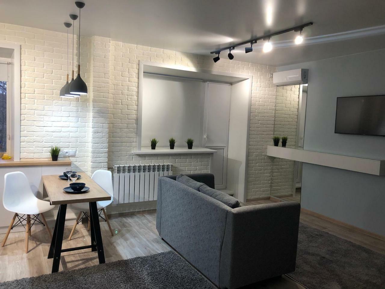 Студия "Loft" Apartment พาฟโลดาร์ ภายนอก รูปภาพ